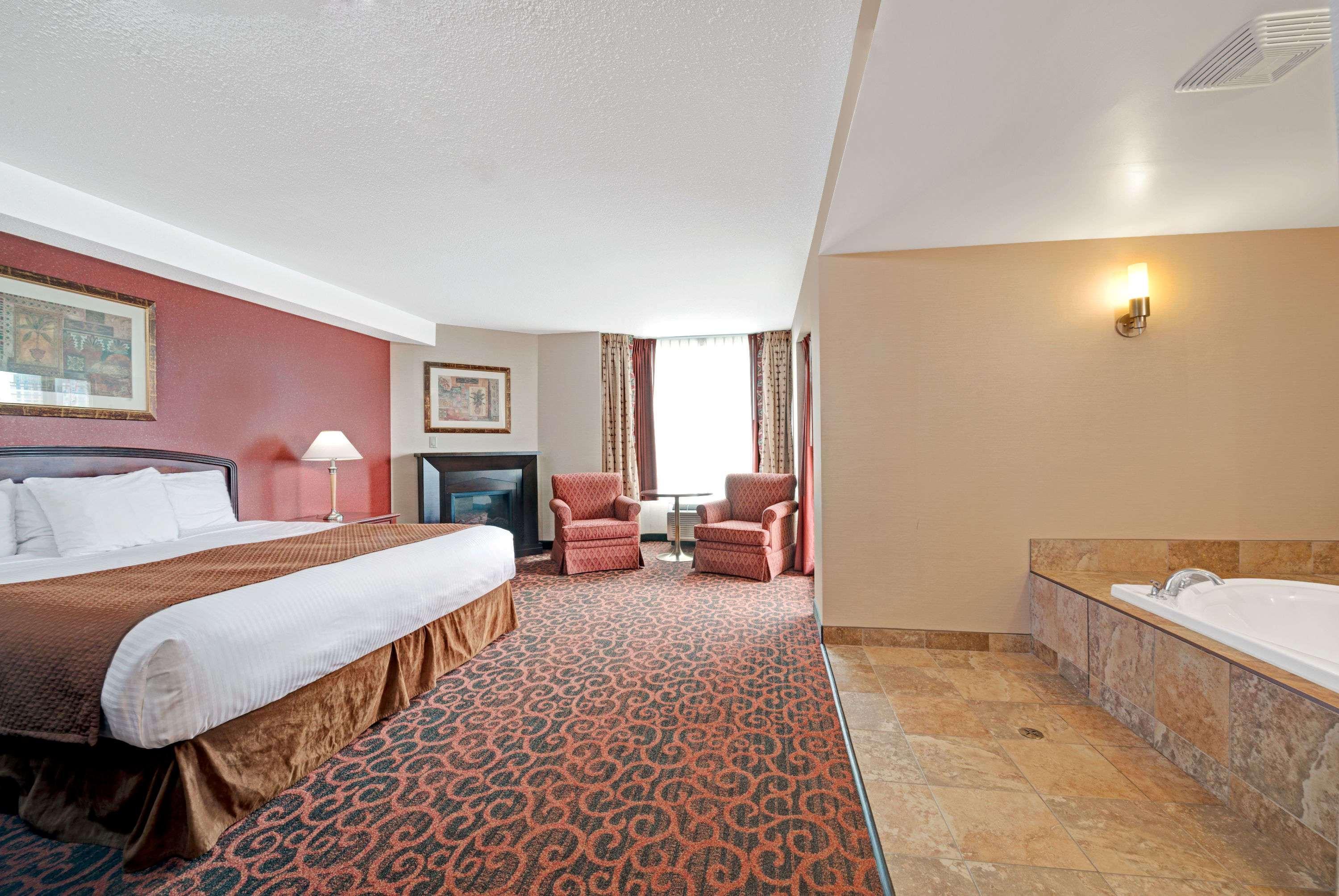 Ramada By Wyndham Niagara Falls/Fallsview Exterior photo