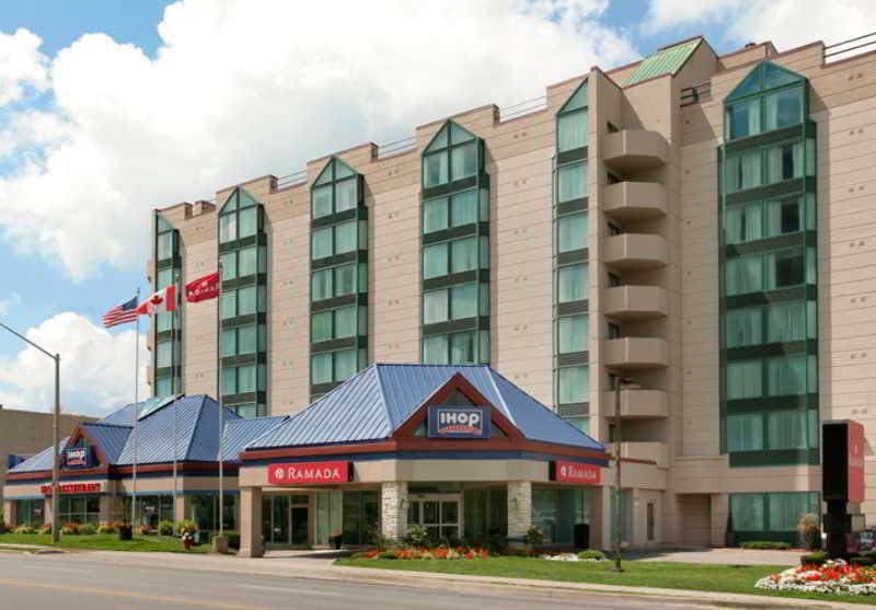 Ramada By Wyndham Niagara Falls/Fallsview Exterior photo
